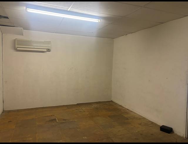 235M² RETAIL TO LET IN EPPING INDUSTRIAL